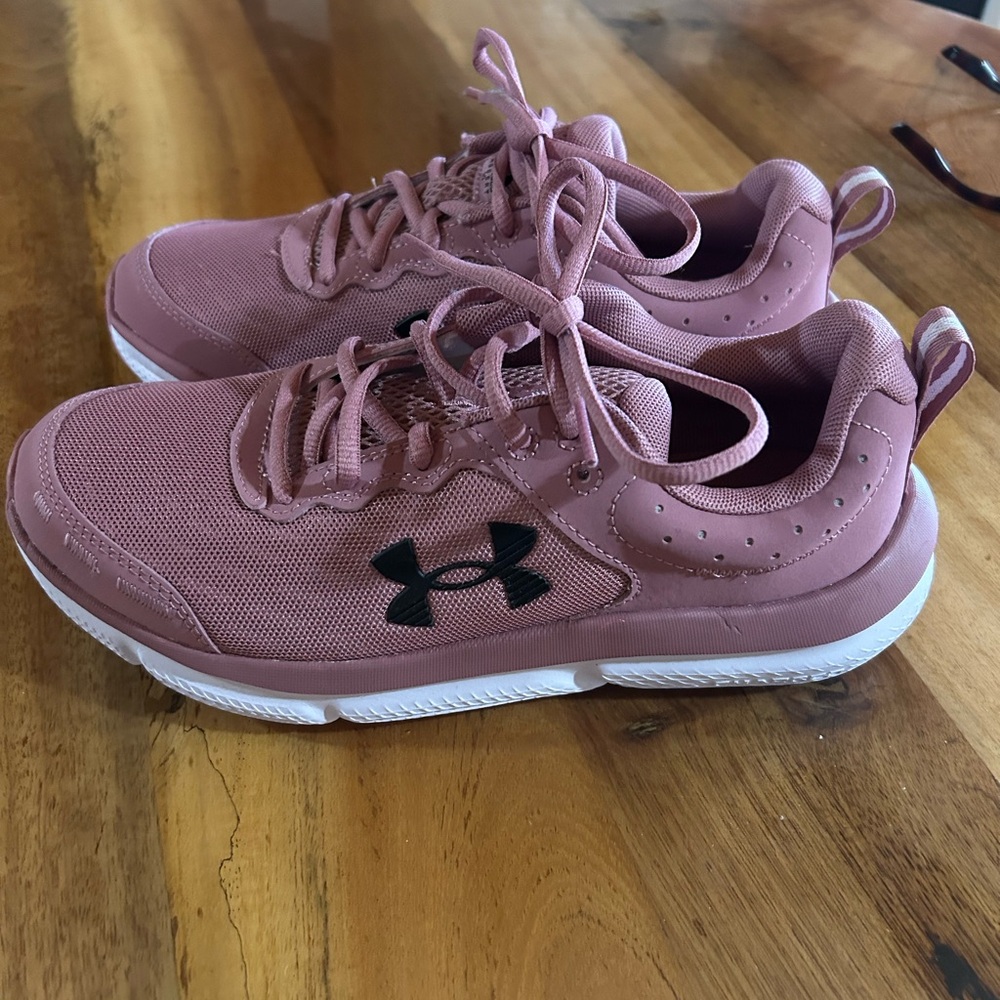 Under Armour tennis shoes